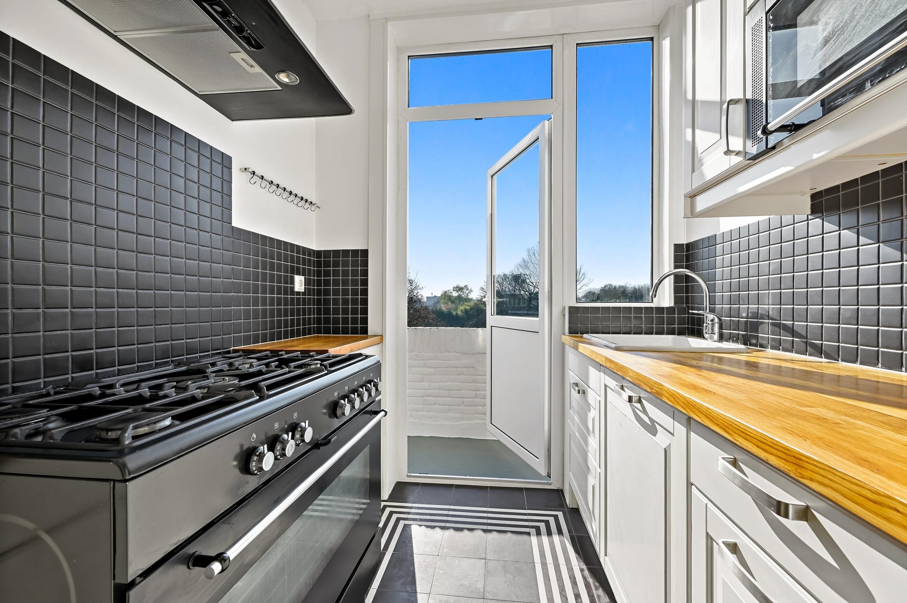 Laan van Eik en Duinen 32 Photo Blur 11