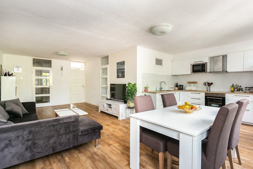 Emmastraat 25-E Photo 0