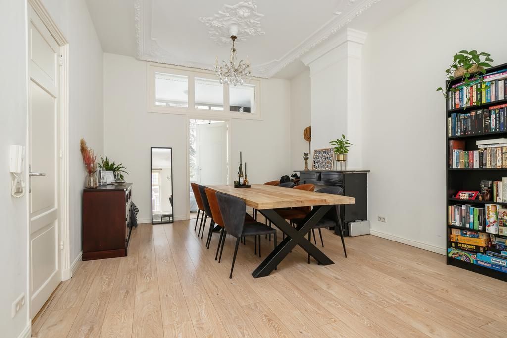 Van Merlenstraat 106-A 1e Photo 1