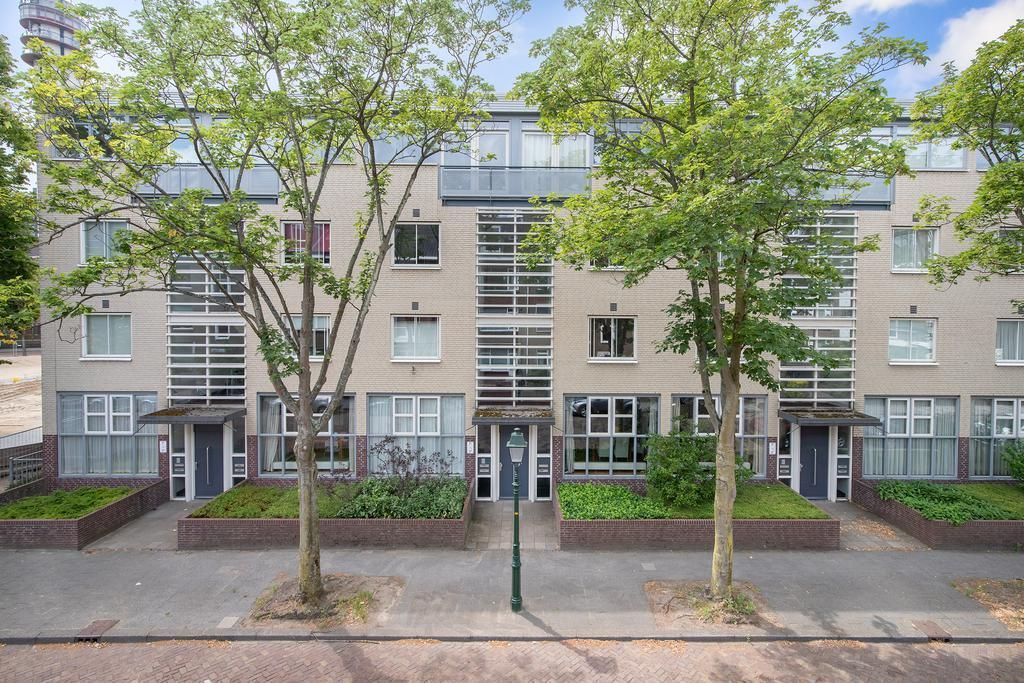 Amalia van Solmsstraat 1P Photo 0