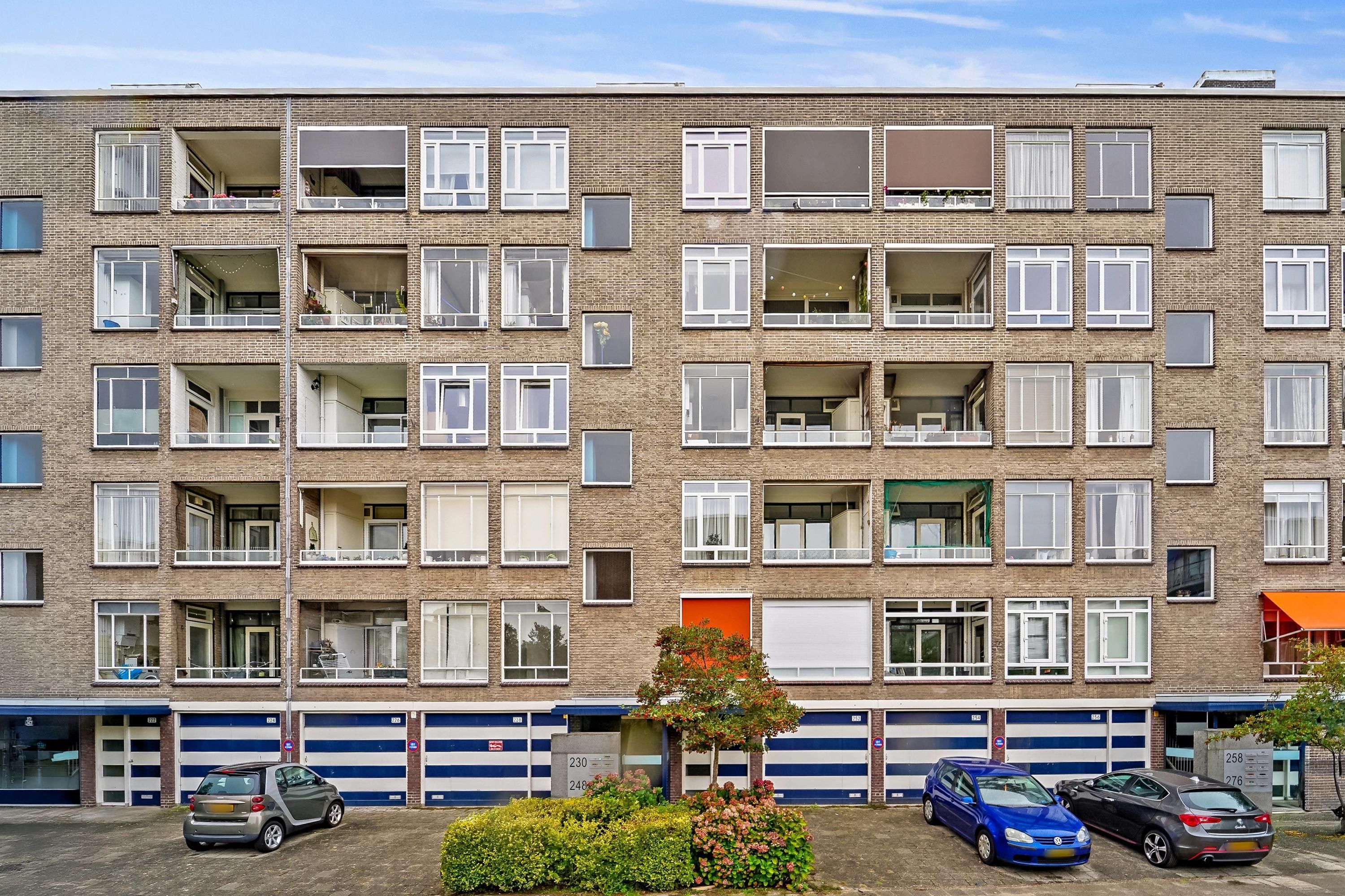 Parelmoerhorst 242 Photo 3