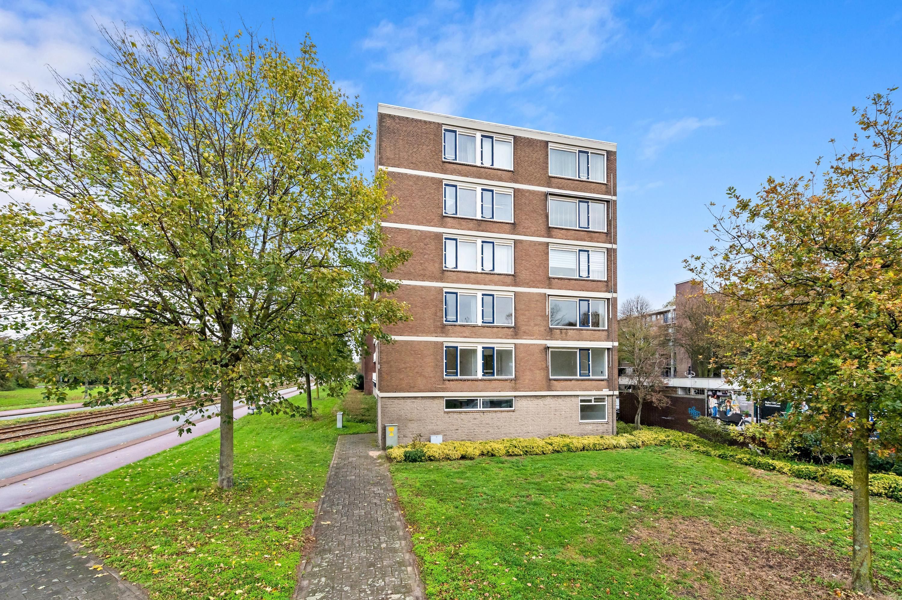 Burgemeester Caan van Necklaan 180 Photo 2