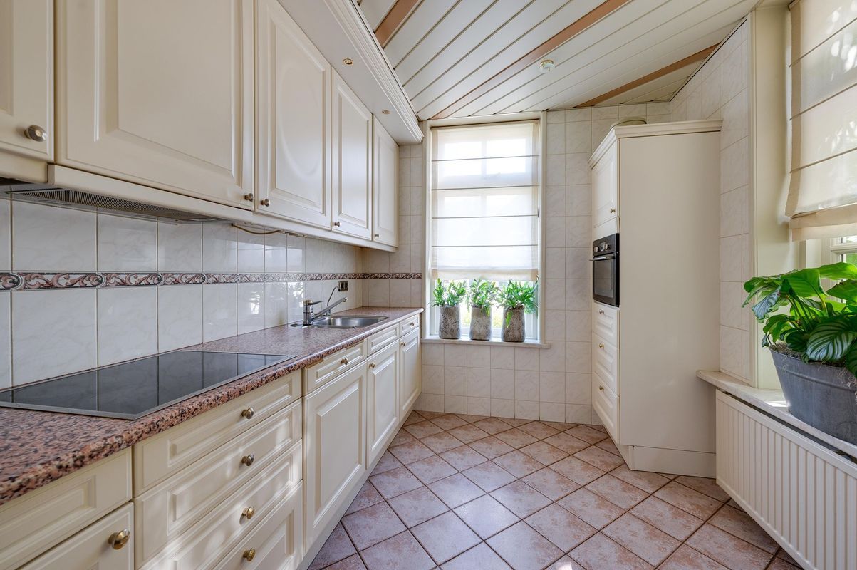 Arent van Lierstraat 27 - A Photo 5