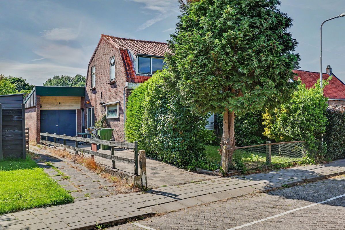 Wilhelminastraat 1 - A Photo 0
