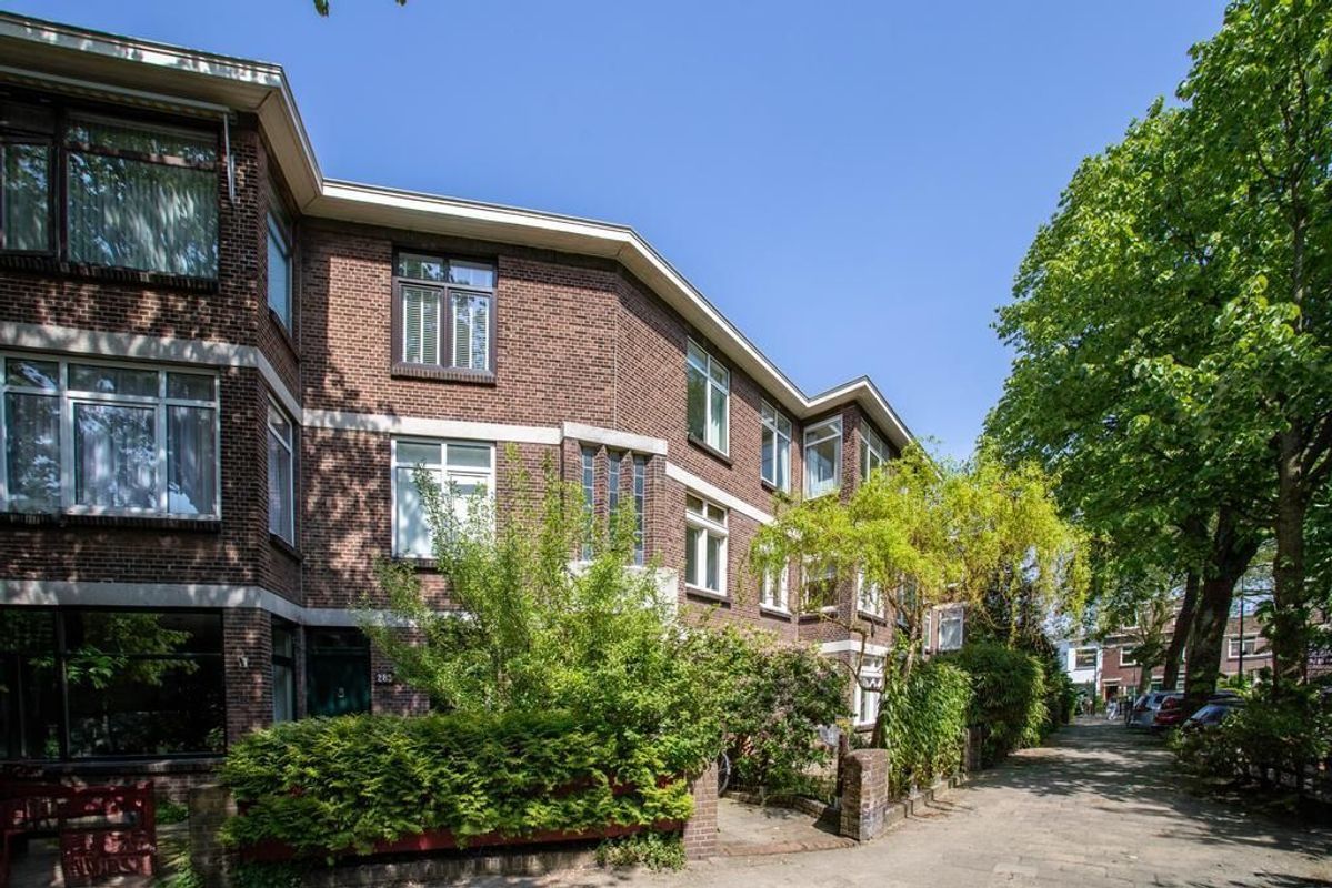 Caan van Necklaan 291 Photo Blur 23