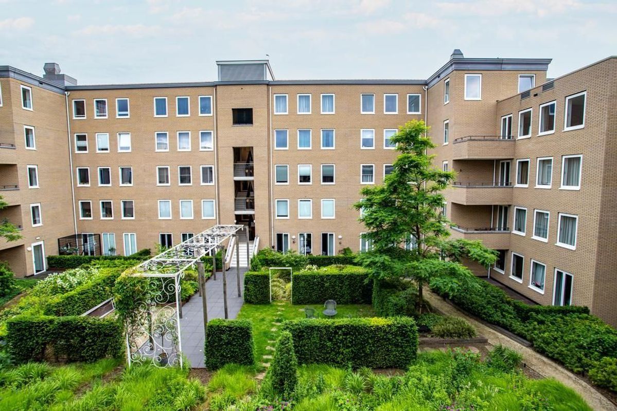 Wenenpromenade 40 Photo Blur 22