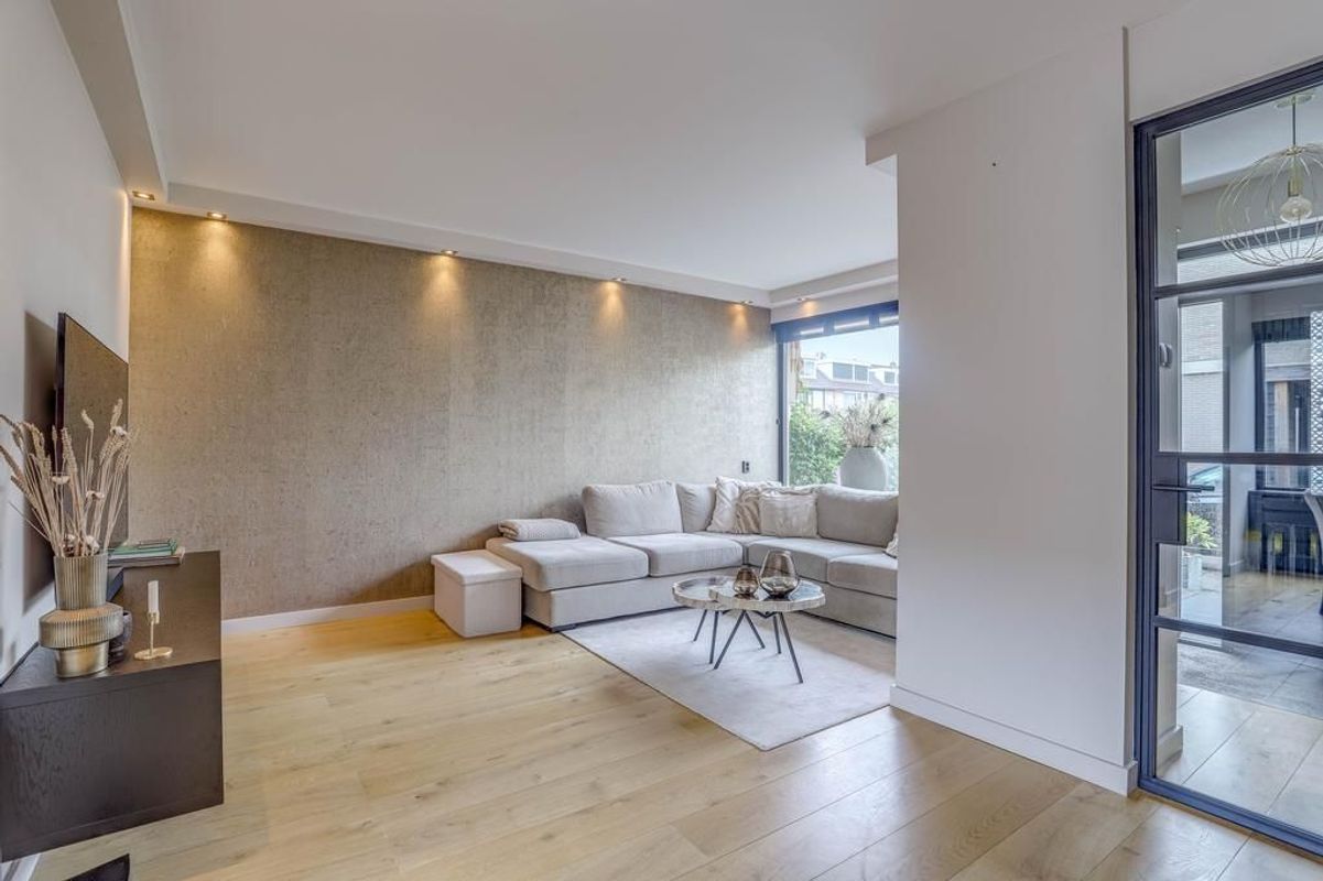 Johannes Poststraat 14 Photo Blur 5