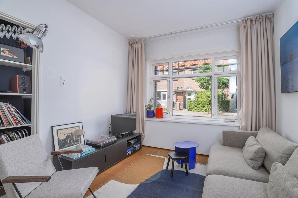 Barkasstraat 2 Photo Blur 1