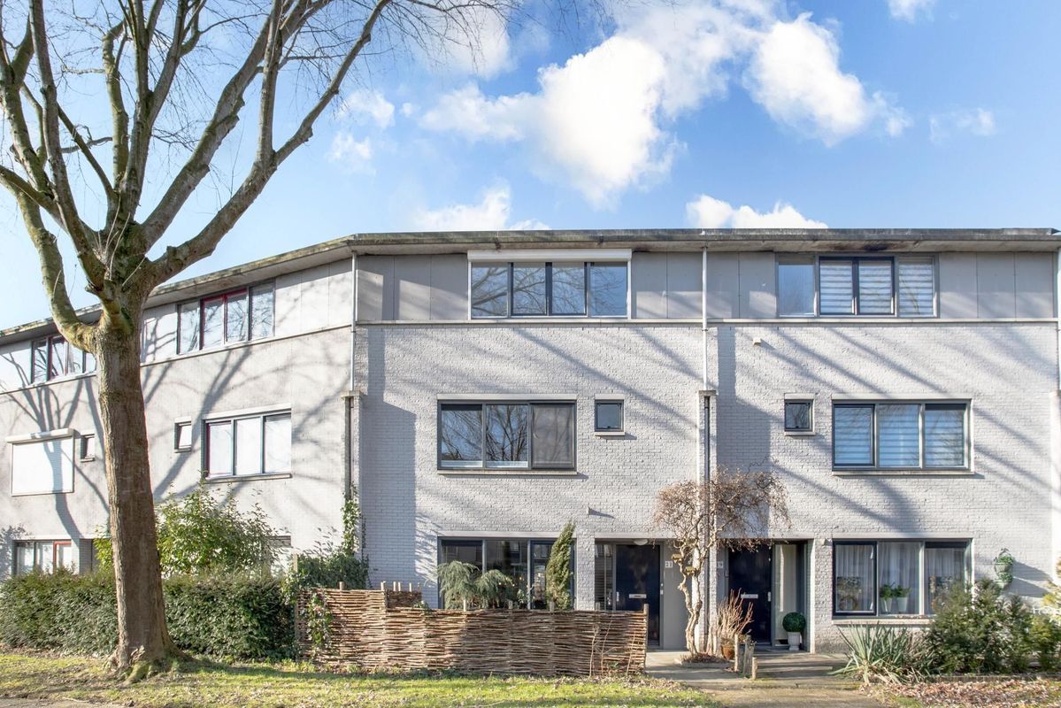 Atalantaberm 21 Photo Blur 0