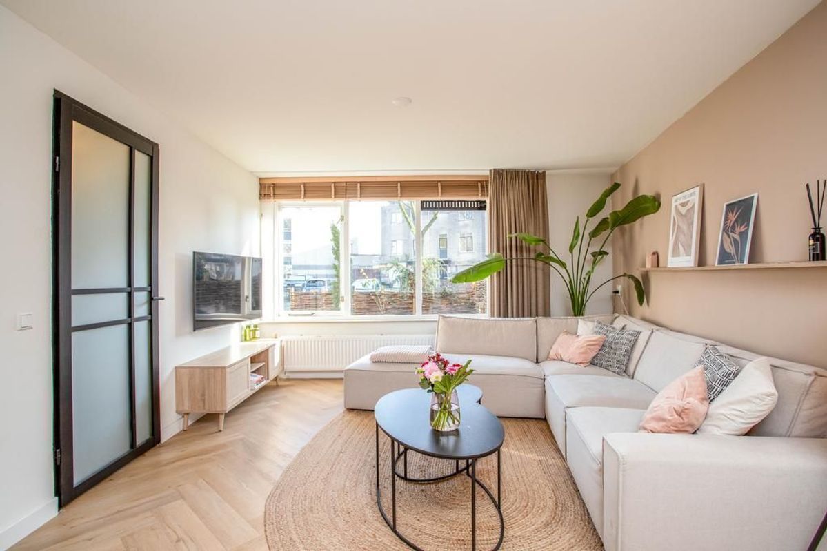 Atalantaberm 21 Photo Blur 2