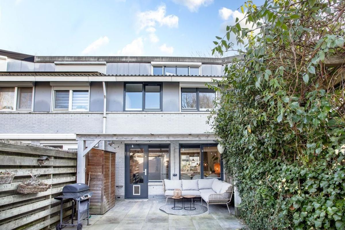 Atalantaberm 21 Photo Blur 31