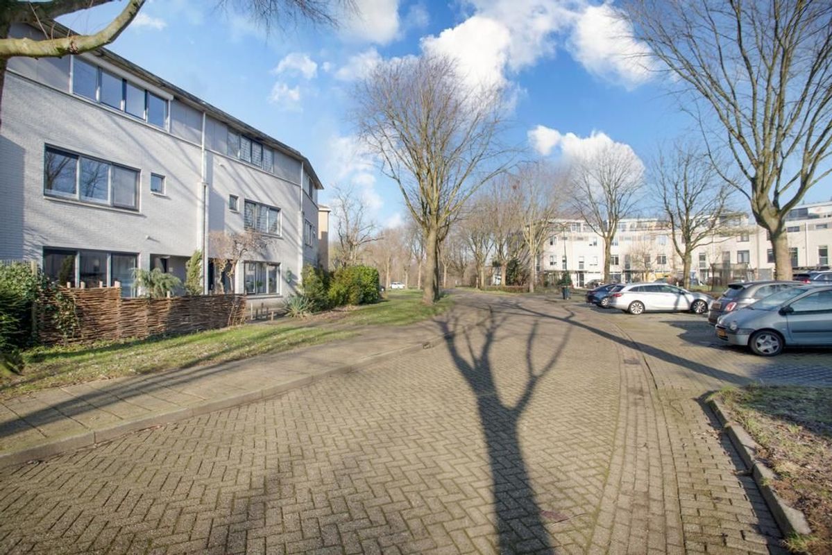 Atalantaberm 21 Photo Blur 33