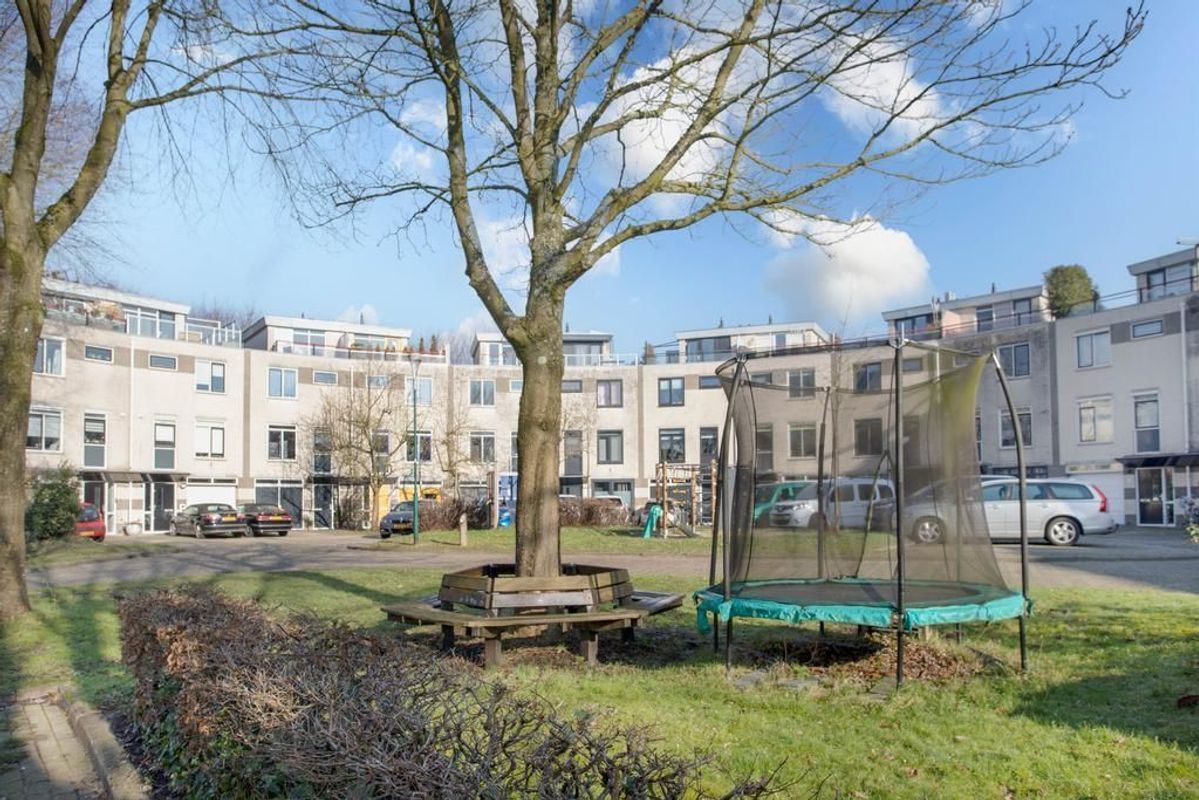 Atalantaberm 21 Photo Blur 34