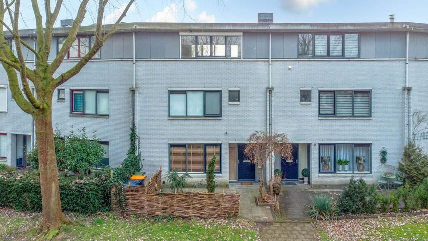 Atalantaberm 21 Photo Blur 37