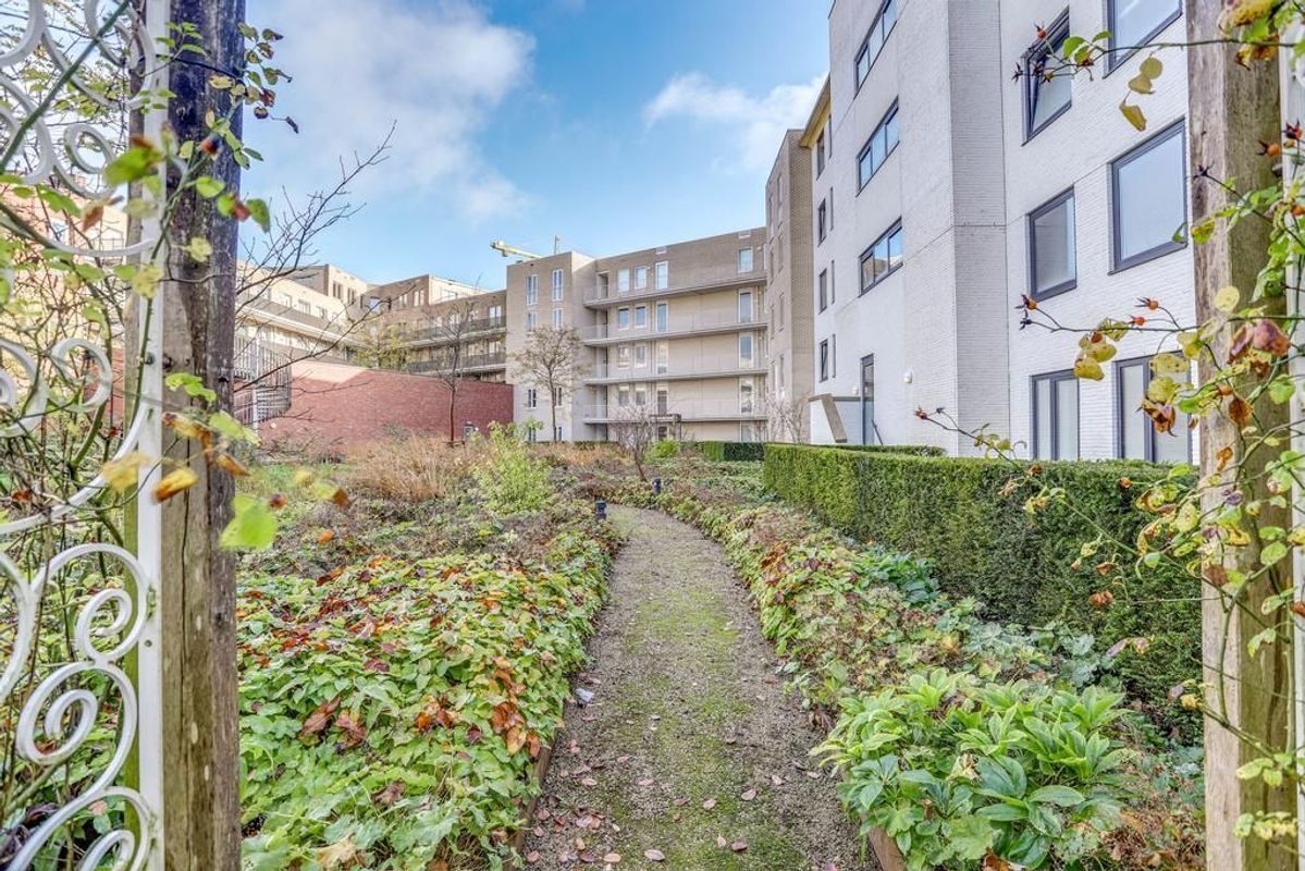 Luxemburgpromenade 108 Photo Blur 39