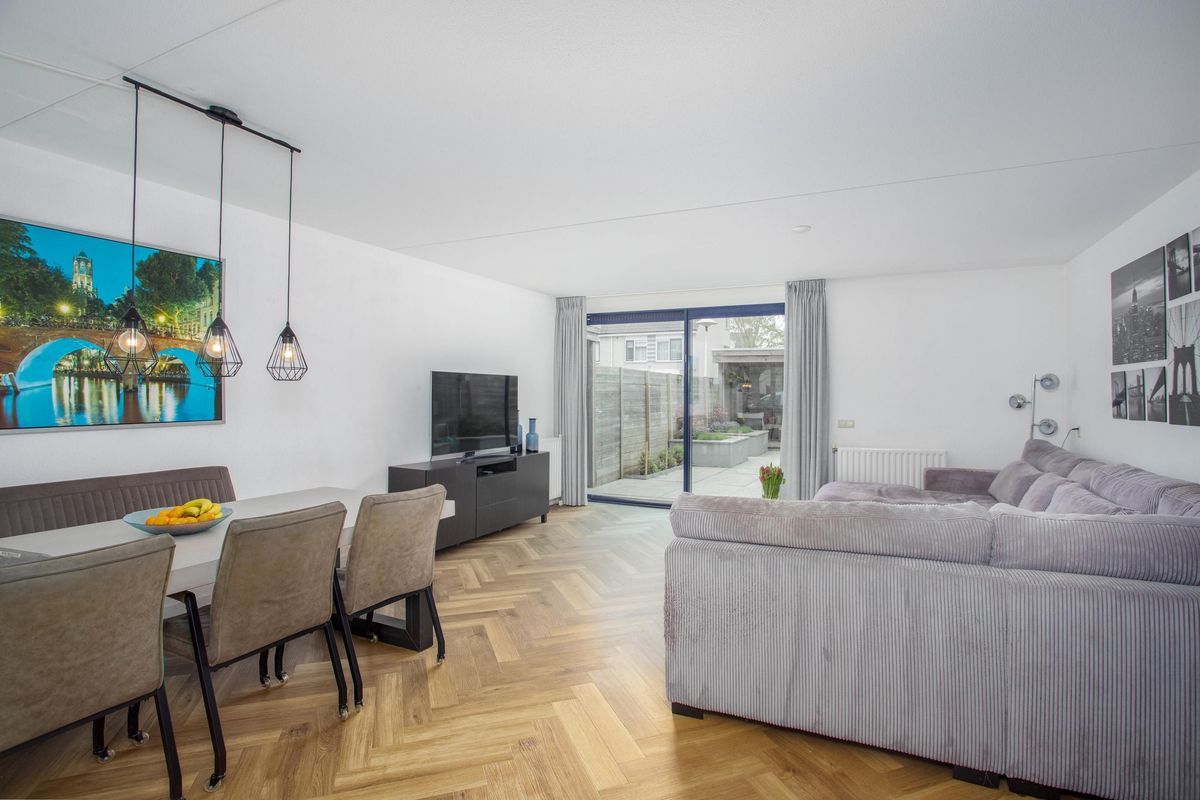 Dampkring 19 Photo Blur 3