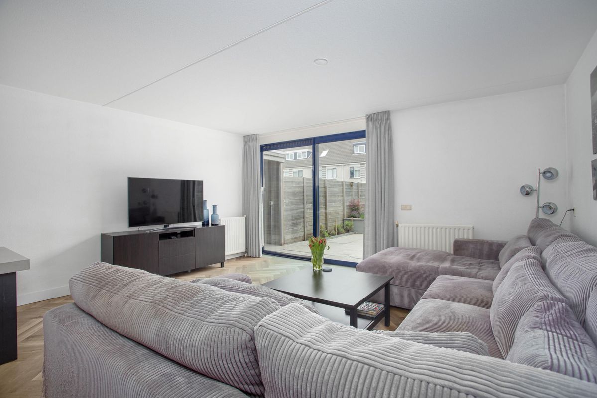 Dampkring 19 Photo Blur 4