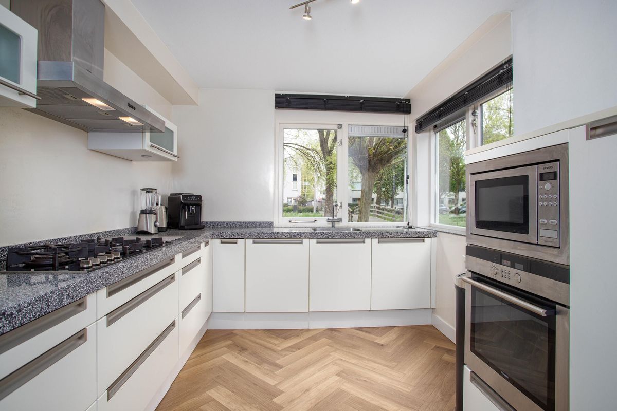 Dampkring 19 Photo Blur 9