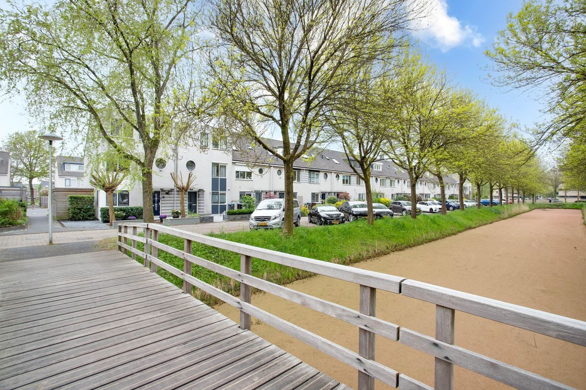 Dampkring 19 Photo Blur 36