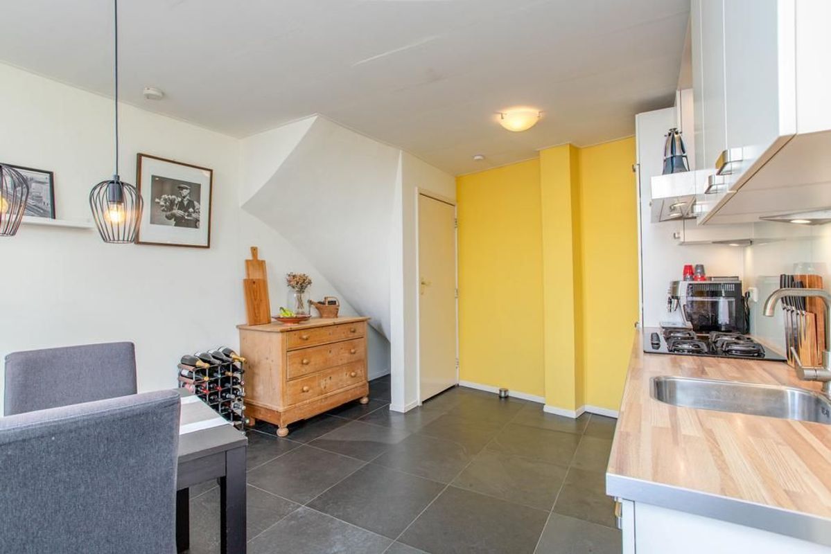 Oranjestraat 4 Photo Blur 2