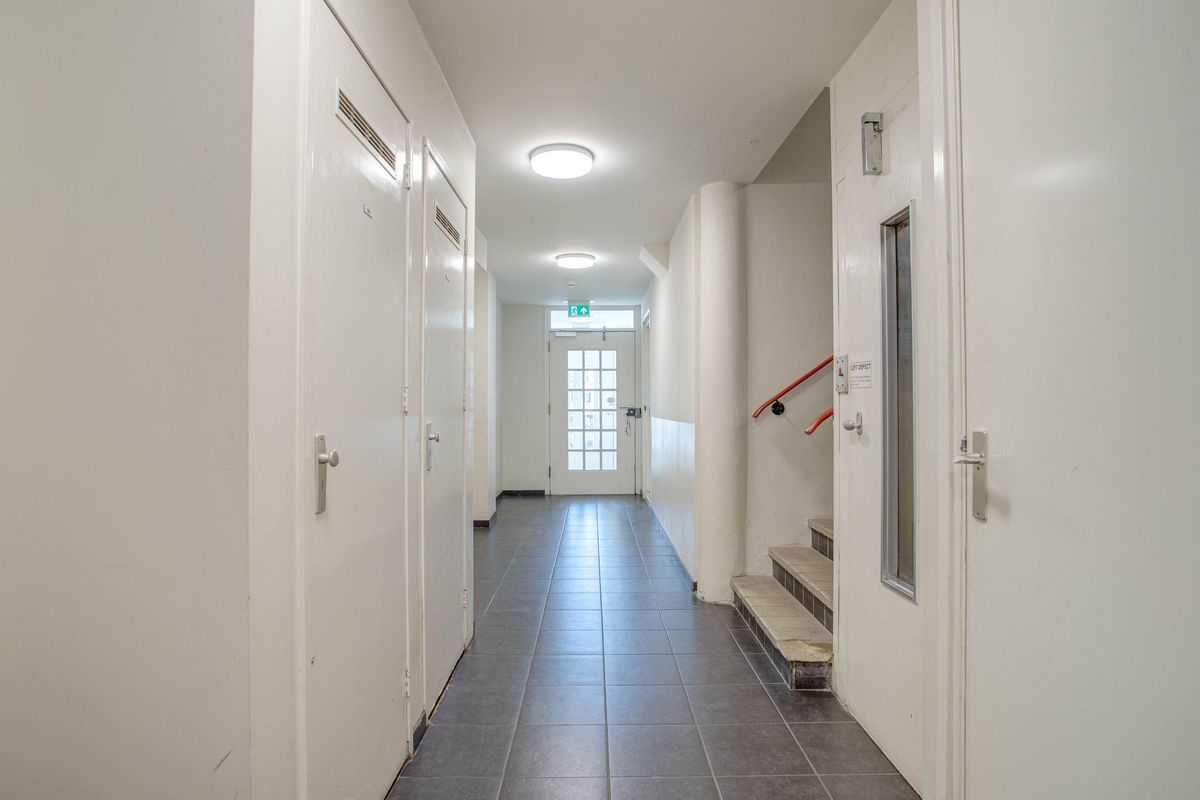 Weerdsingel W.Z. 18-C Photo Blur 18