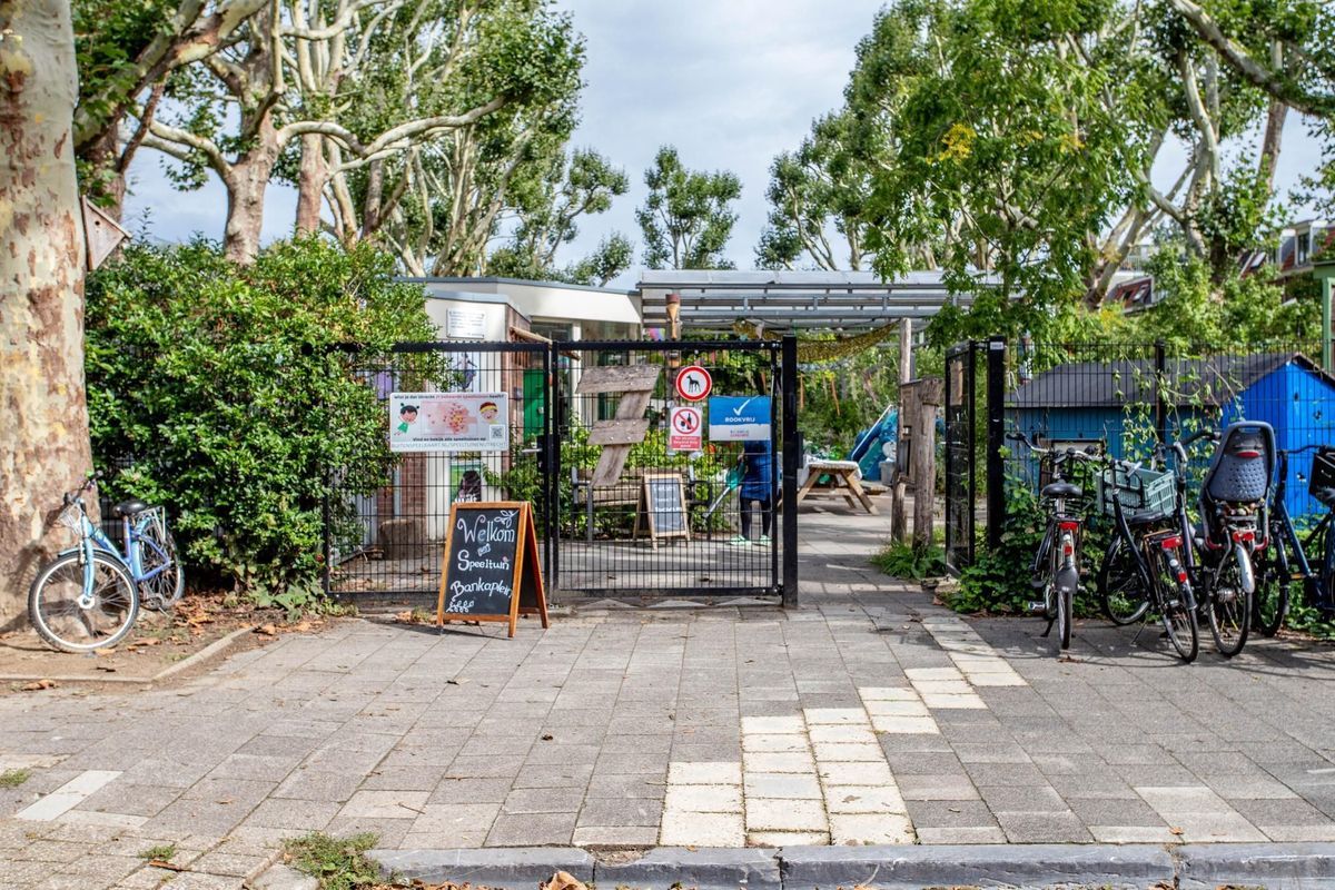 Bankaplein 1 Photo Blur 23