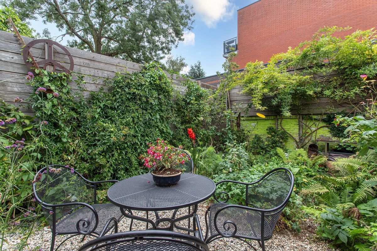 Bankstraat 56 Photo Blur 25