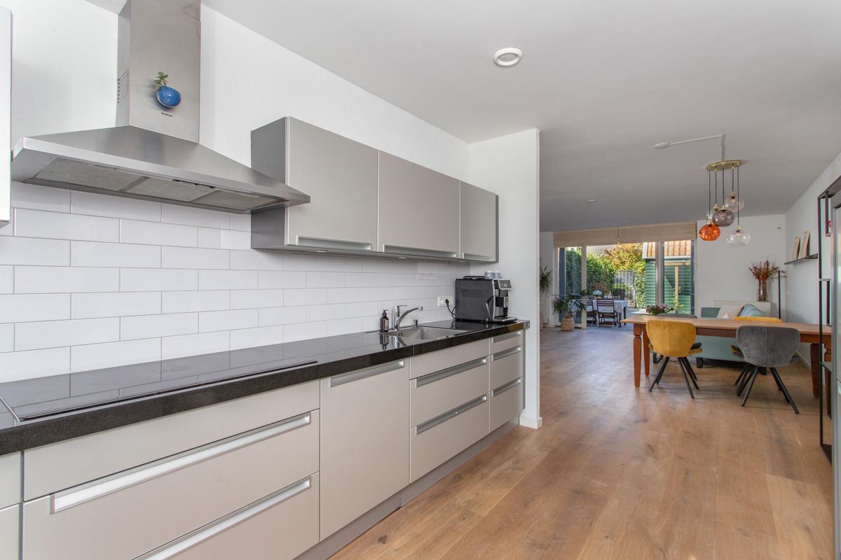 Aart van der Leeuwlaan 15 Photo Blur 10