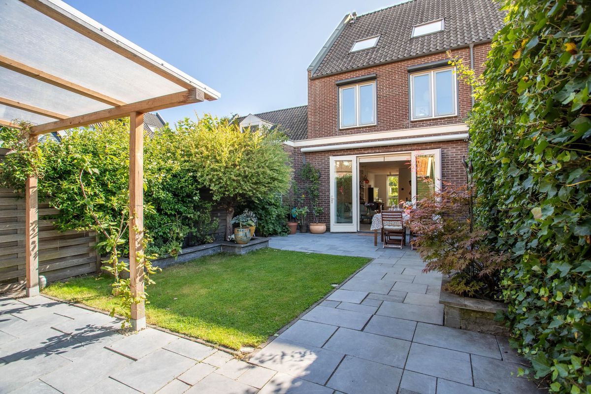 Aart van der Leeuwlaan 15 Photo Blur 28