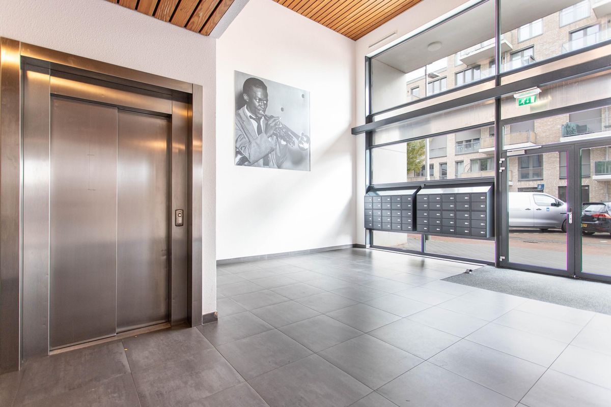 Miles Davisstraat 247 Photo Blur 28