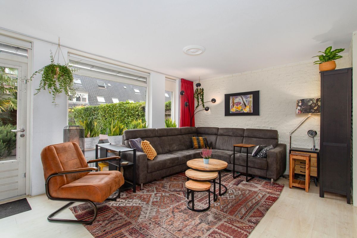 Bertha von Suttnerlaan 4 Photo Blur 3