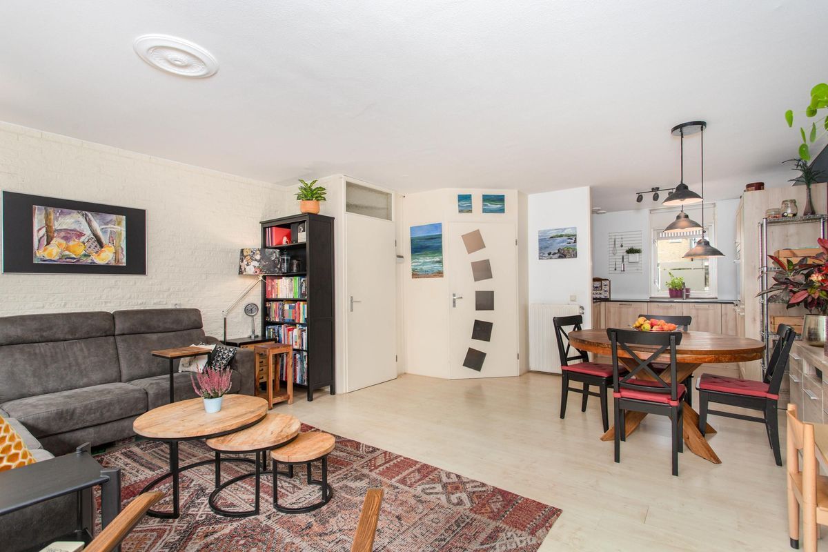 Bertha von Suttnerlaan 4 Photo Blur 6