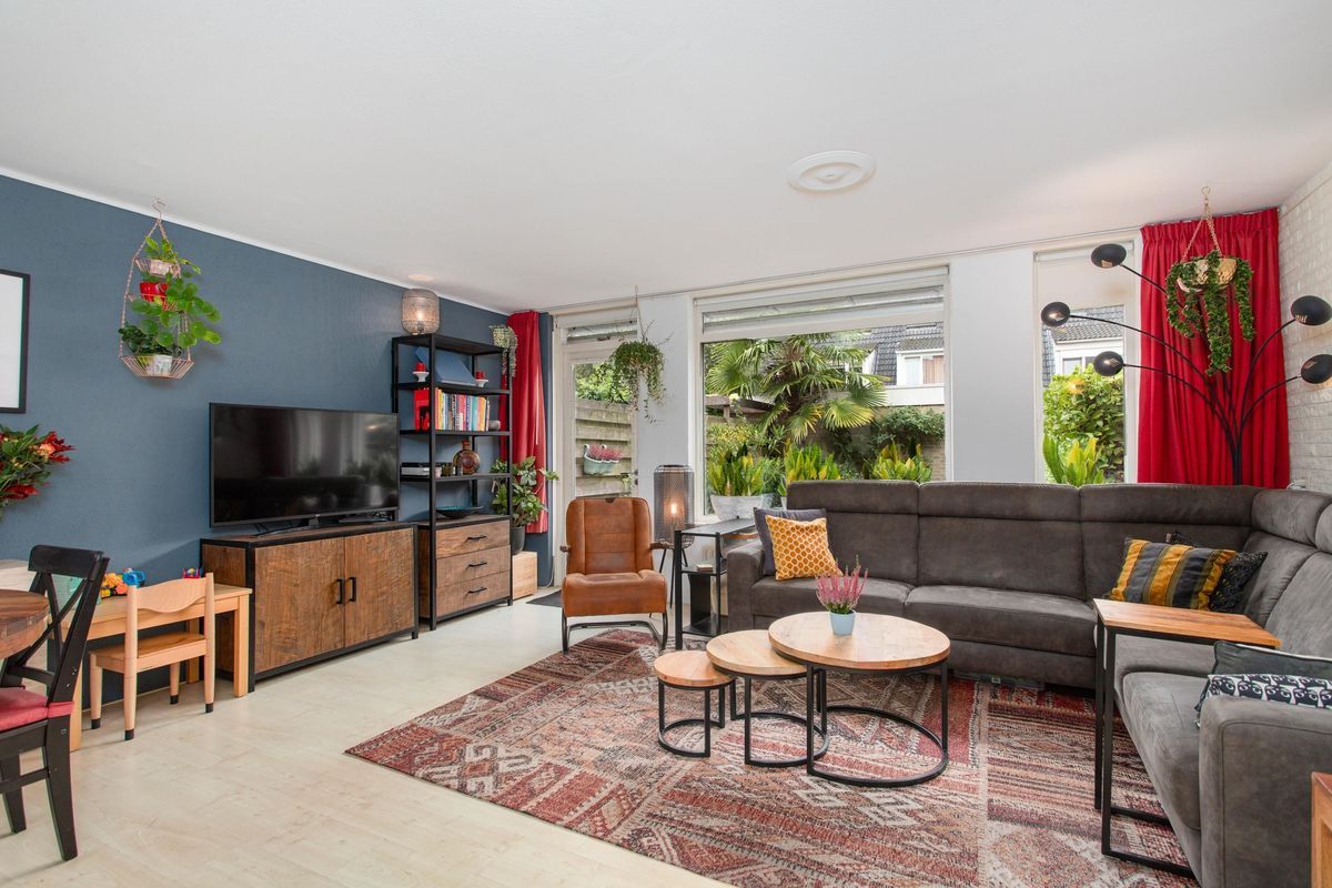 Bertha von Suttnerlaan 4 Photo Blur 4