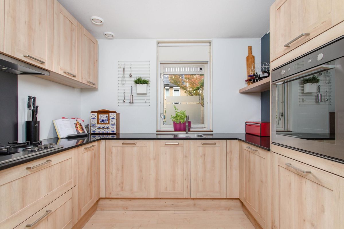 Bertha von Suttnerlaan 4 Photo Blur 8