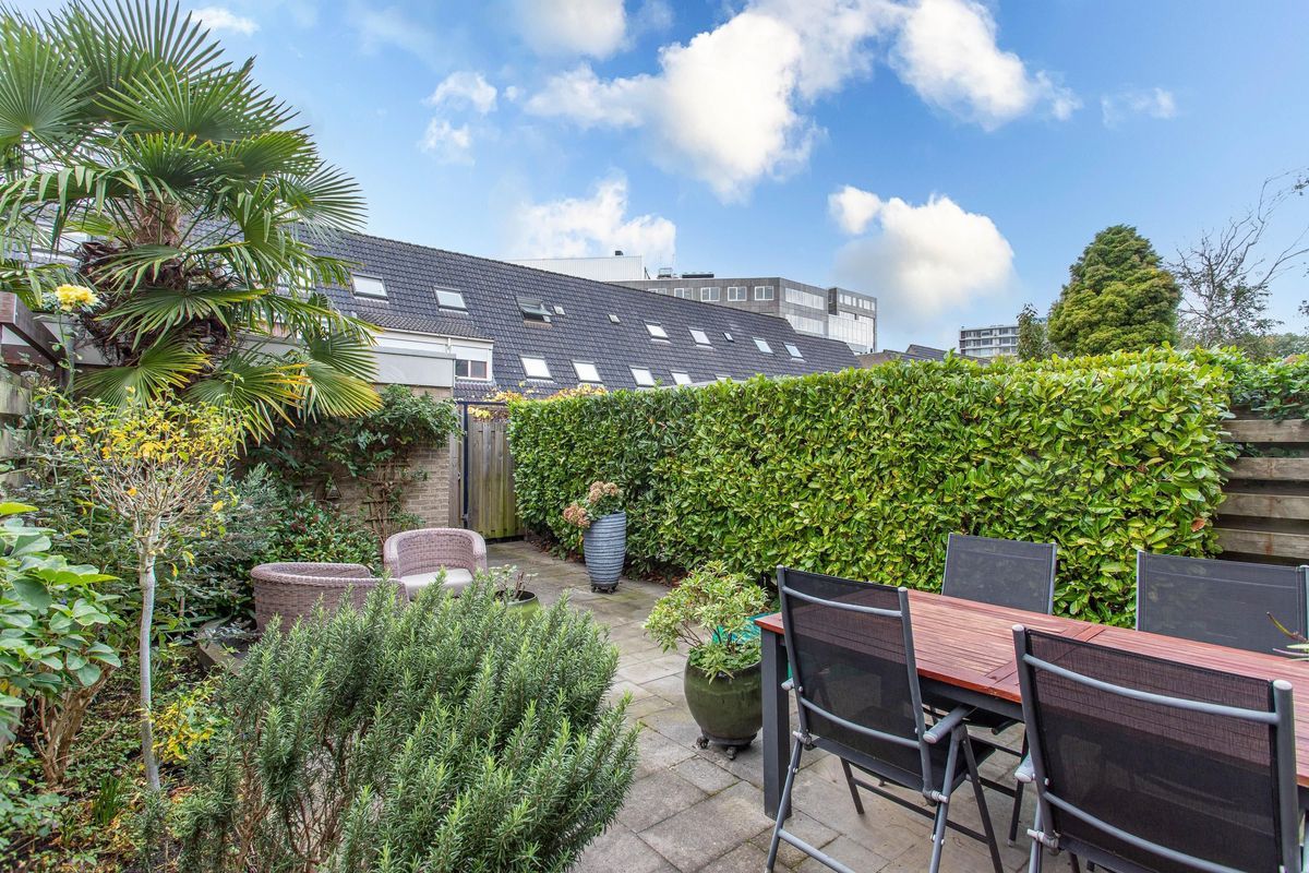 Bertha von Suttnerlaan 4 Photo Blur 20