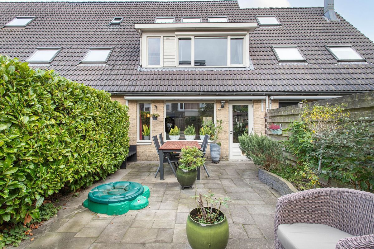 Bertha von Suttnerlaan 4 Photo Blur 21