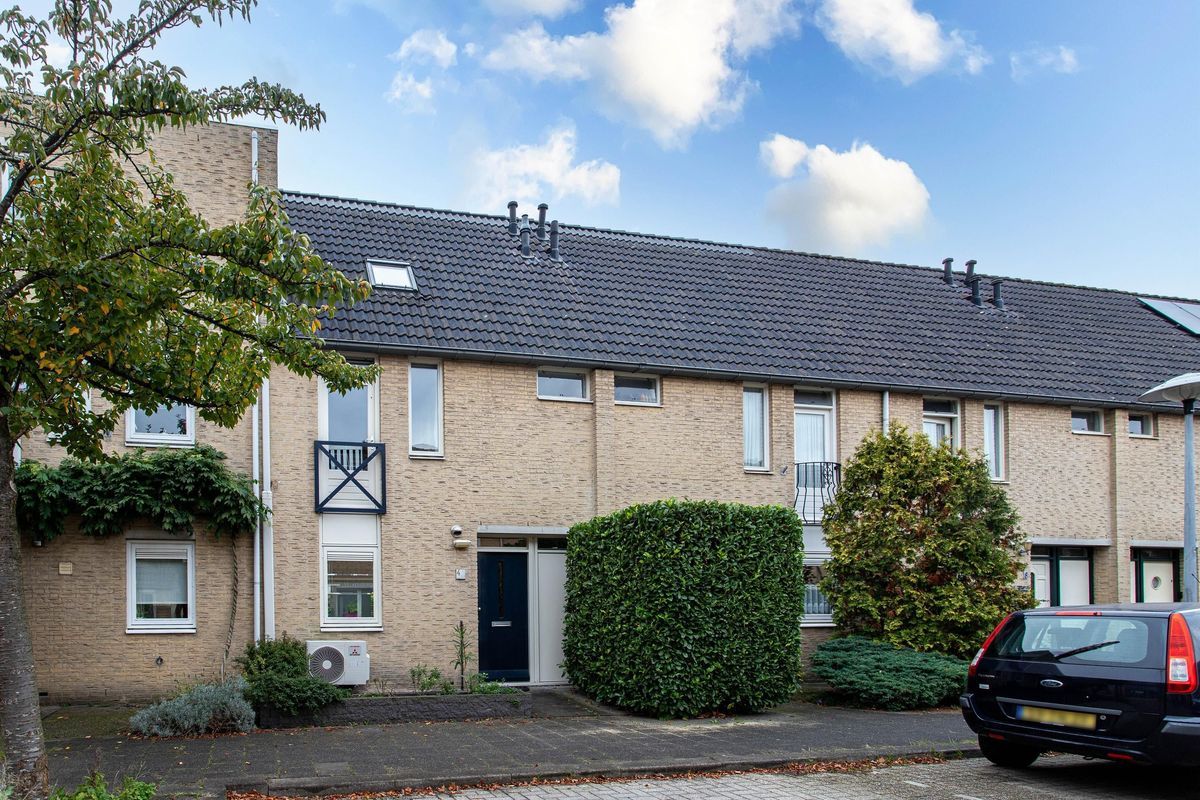 Bertha von Suttnerlaan 4 Photo Blur 23