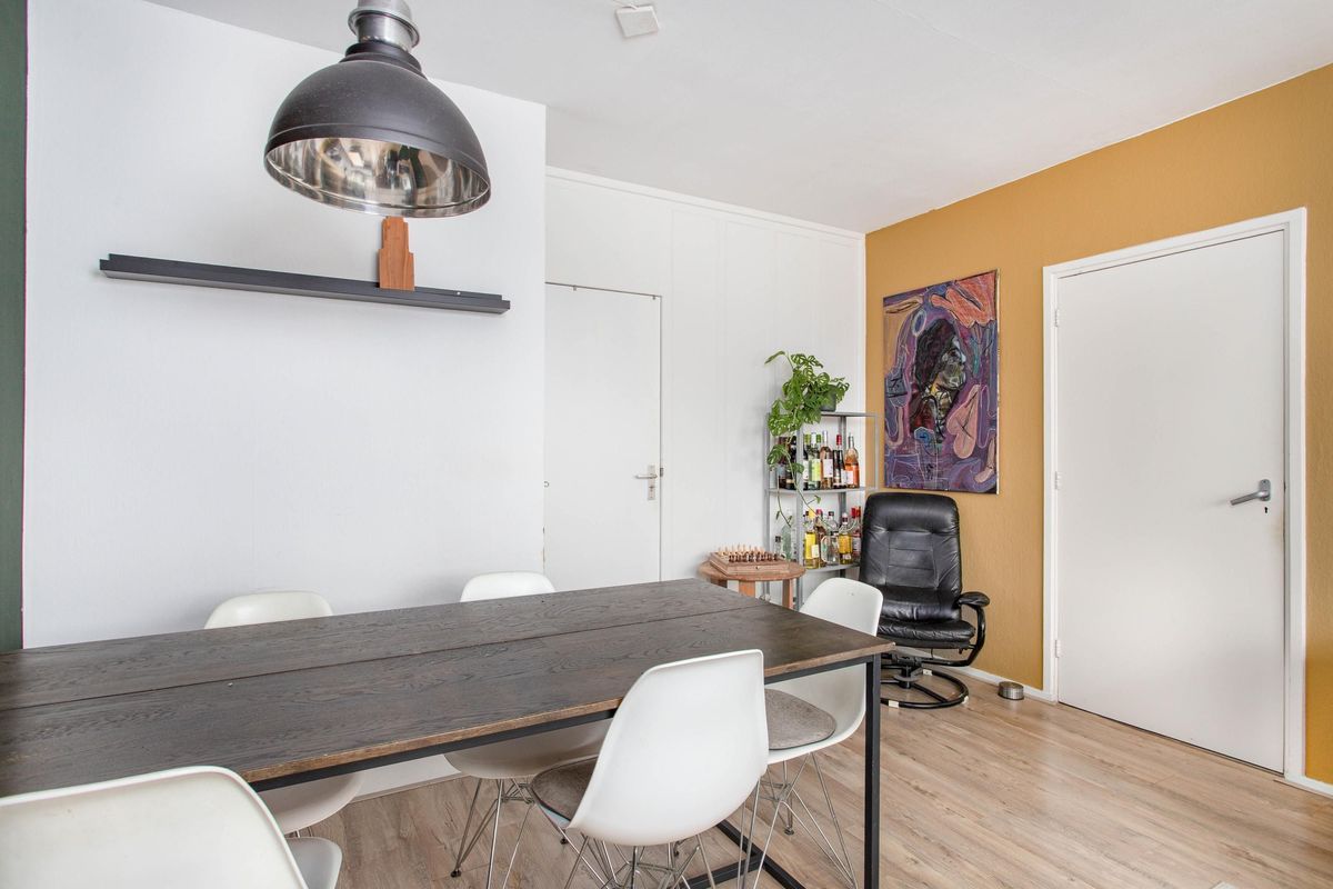 Van Eysingalaan 344 Photo Blur 5