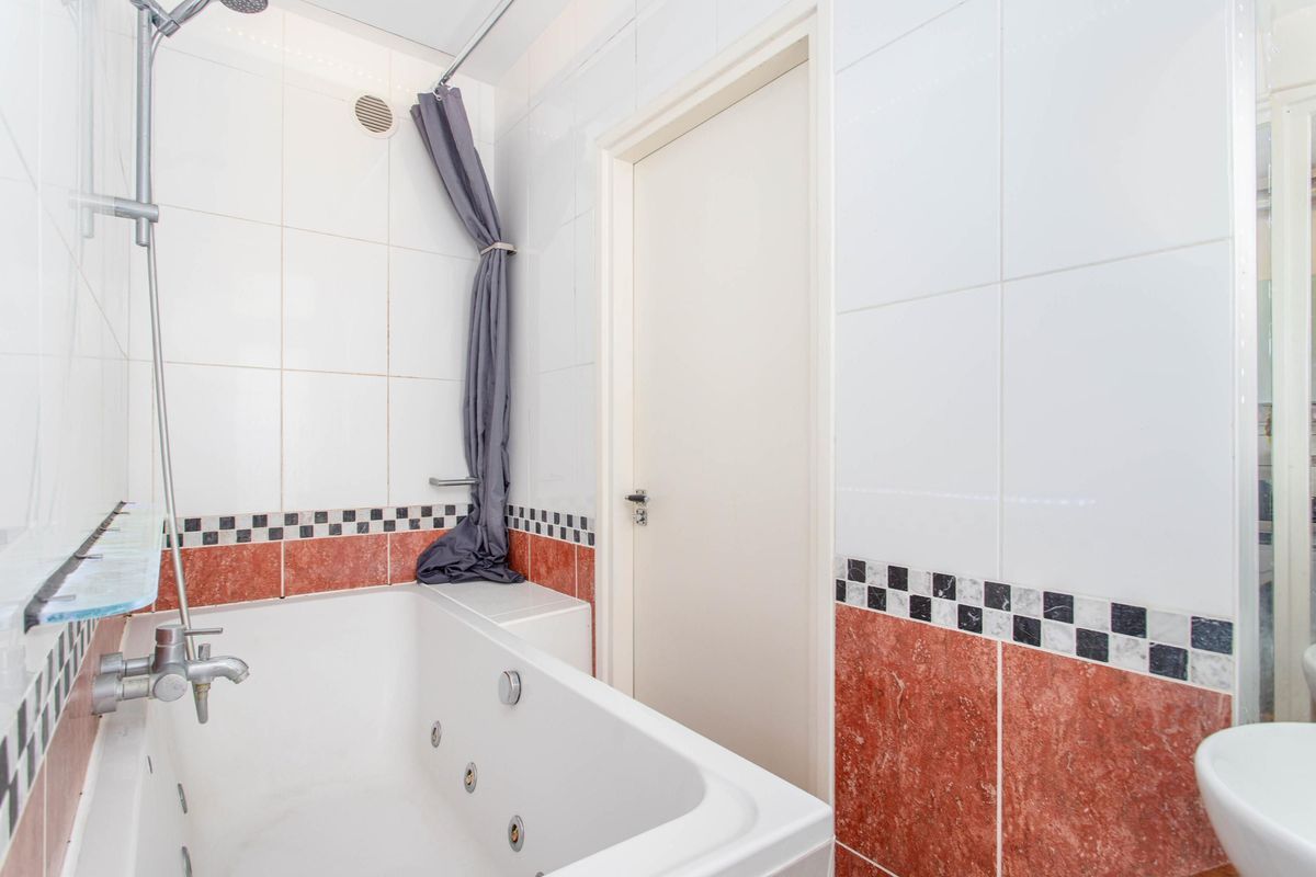 Van Eysingalaan 344 Photo Blur 11