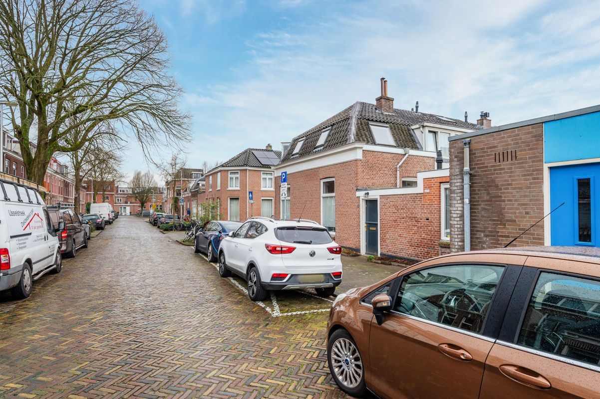 Bankstraat 40 Photo Blur 50