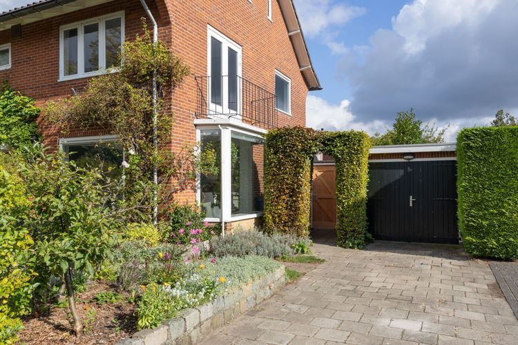 Burg v d Weijerstraat 27 Photo 1