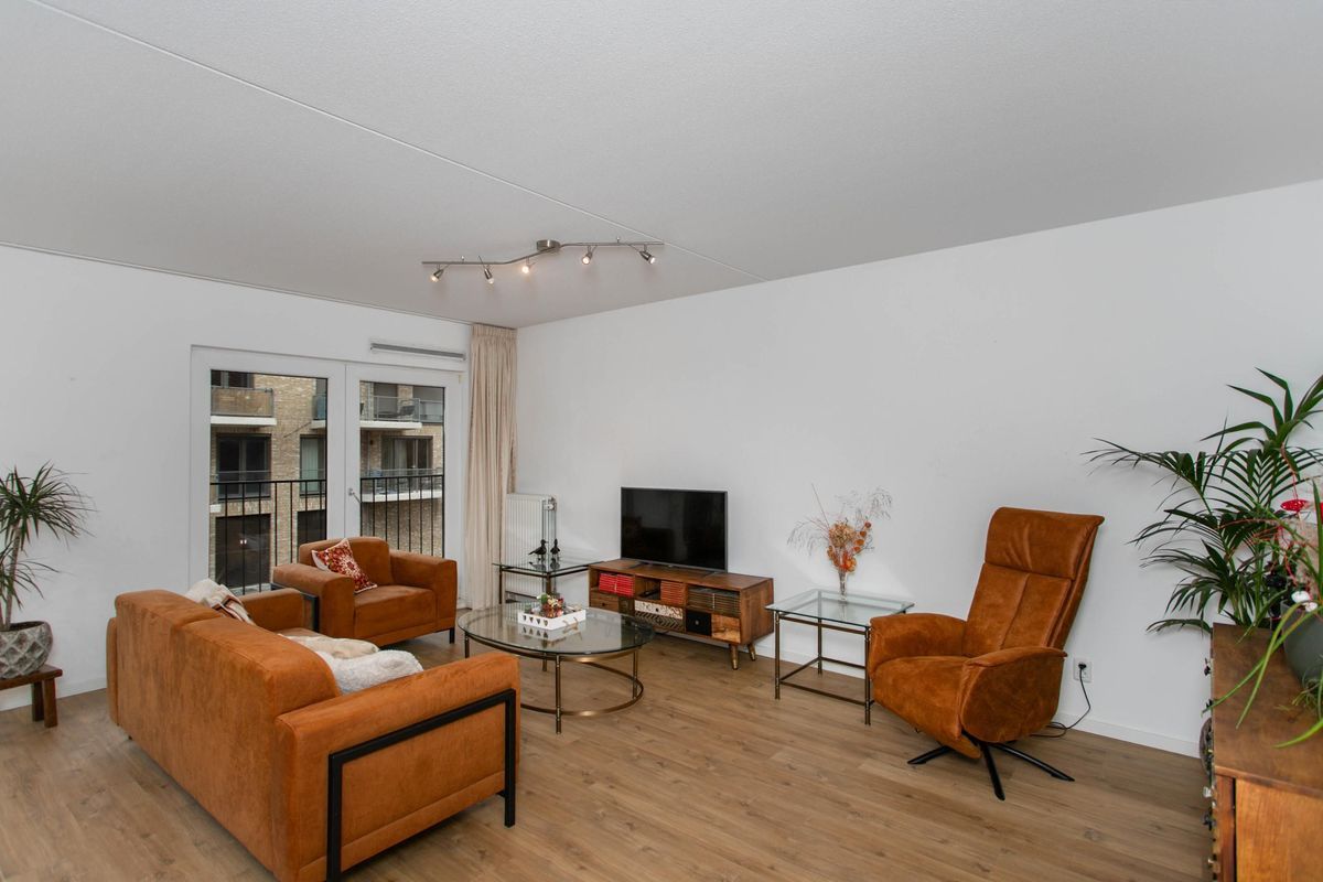 Miles Davisstraat 167 Photo Blur 3