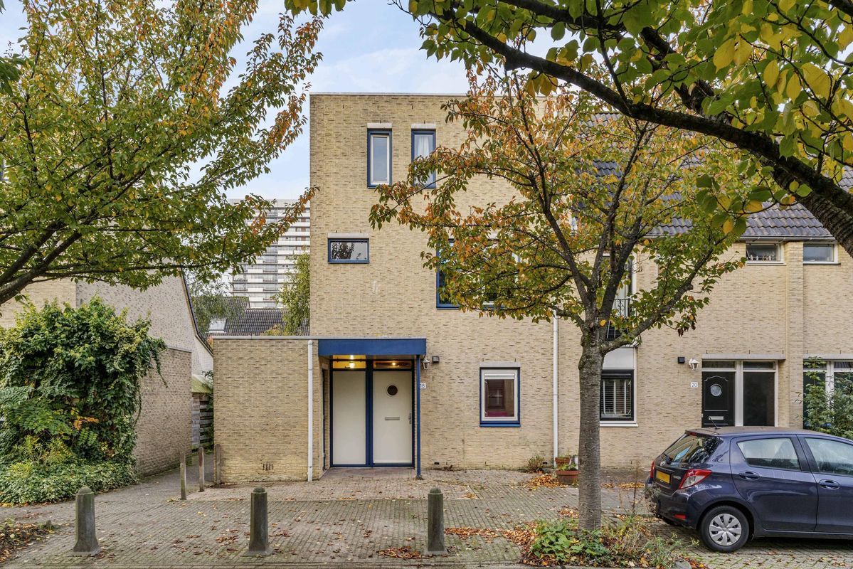 Bertha von Suttnerlaan 18 Photo Blur 0