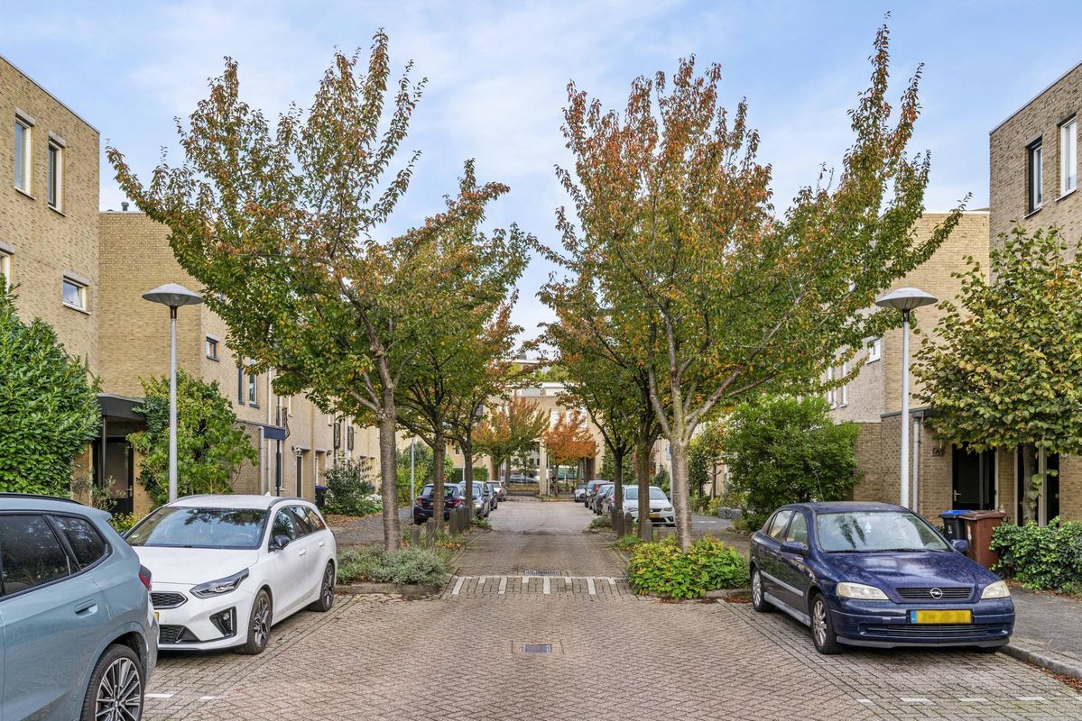 Bertha von Suttnerlaan 18 Photo Blur 27