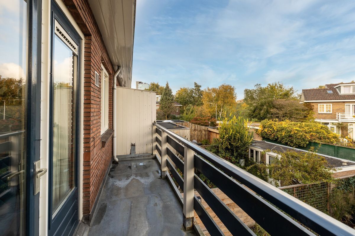 Prof. van Bemmelenlaan 48 Photo Blur 22