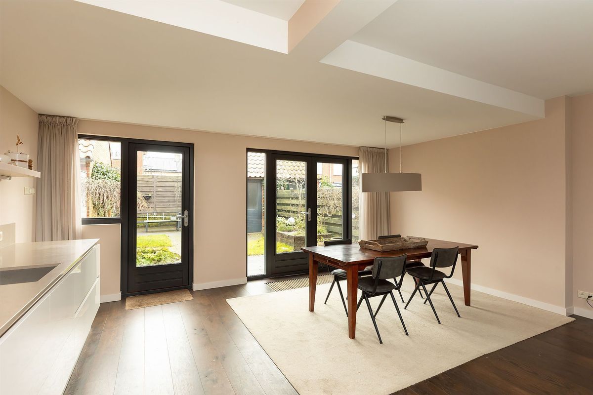 Olivier van Noortstraat 8 Photo Blur 10