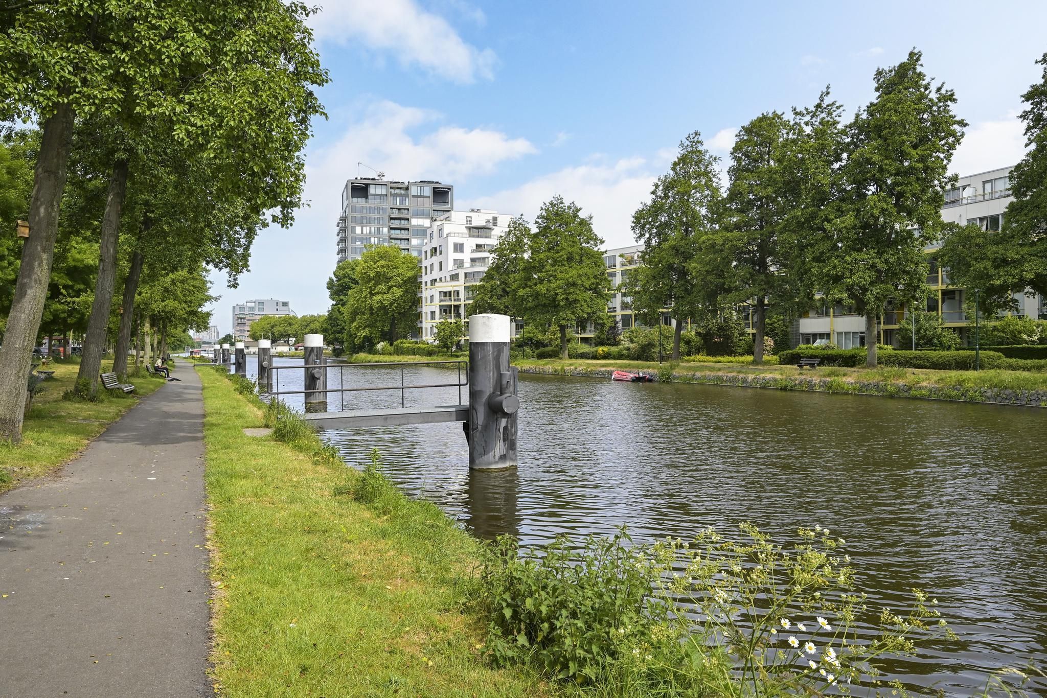 Caan van Necklaan 288 Photo Blur 30