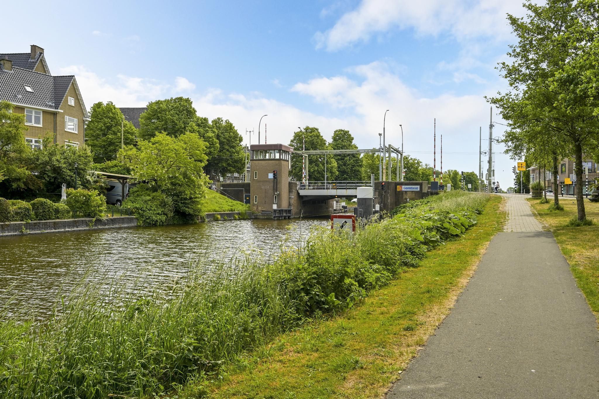 Caan van Necklaan 288 Photo Blur 29