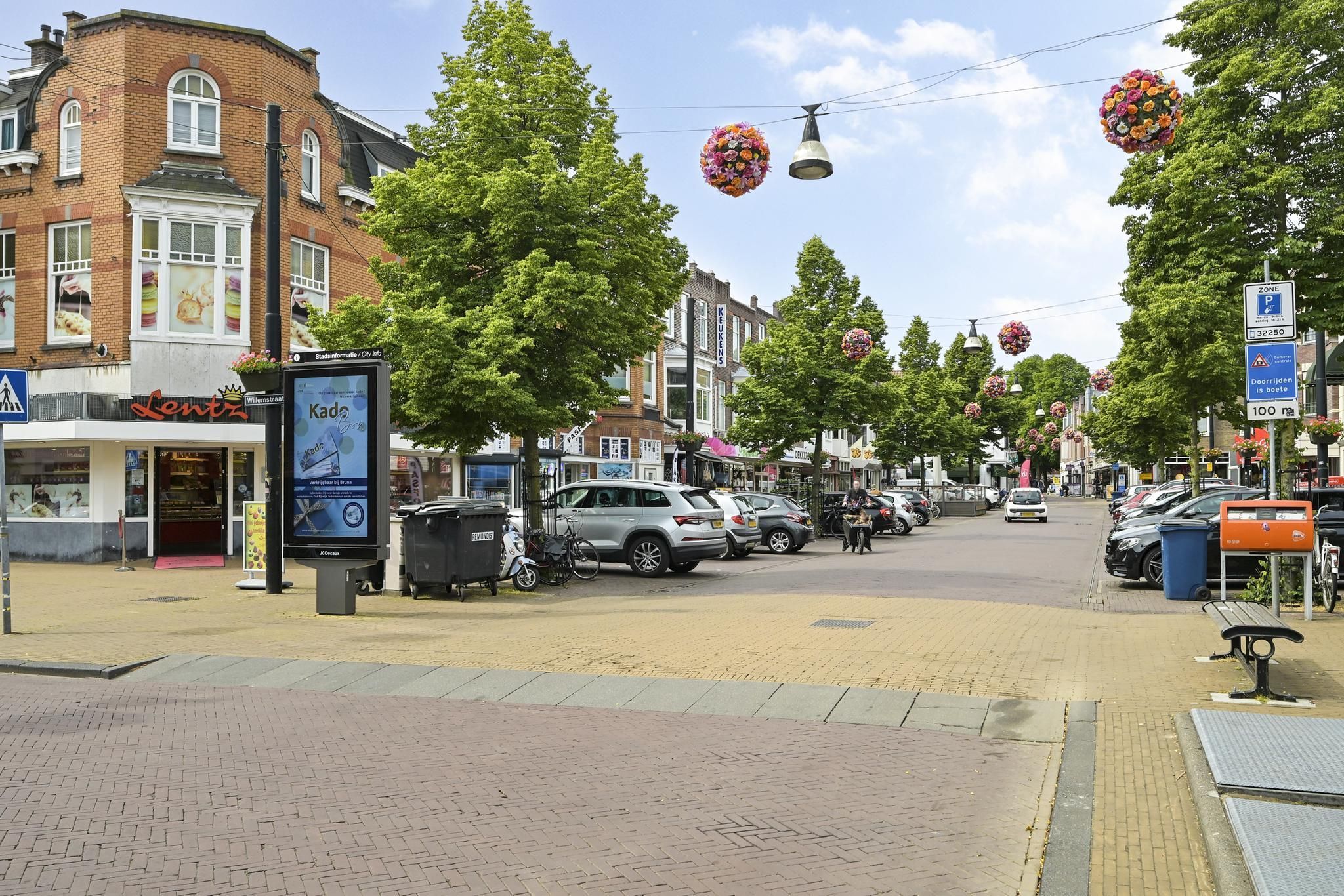 Caan van Necklaan 288 Photo Blur 31