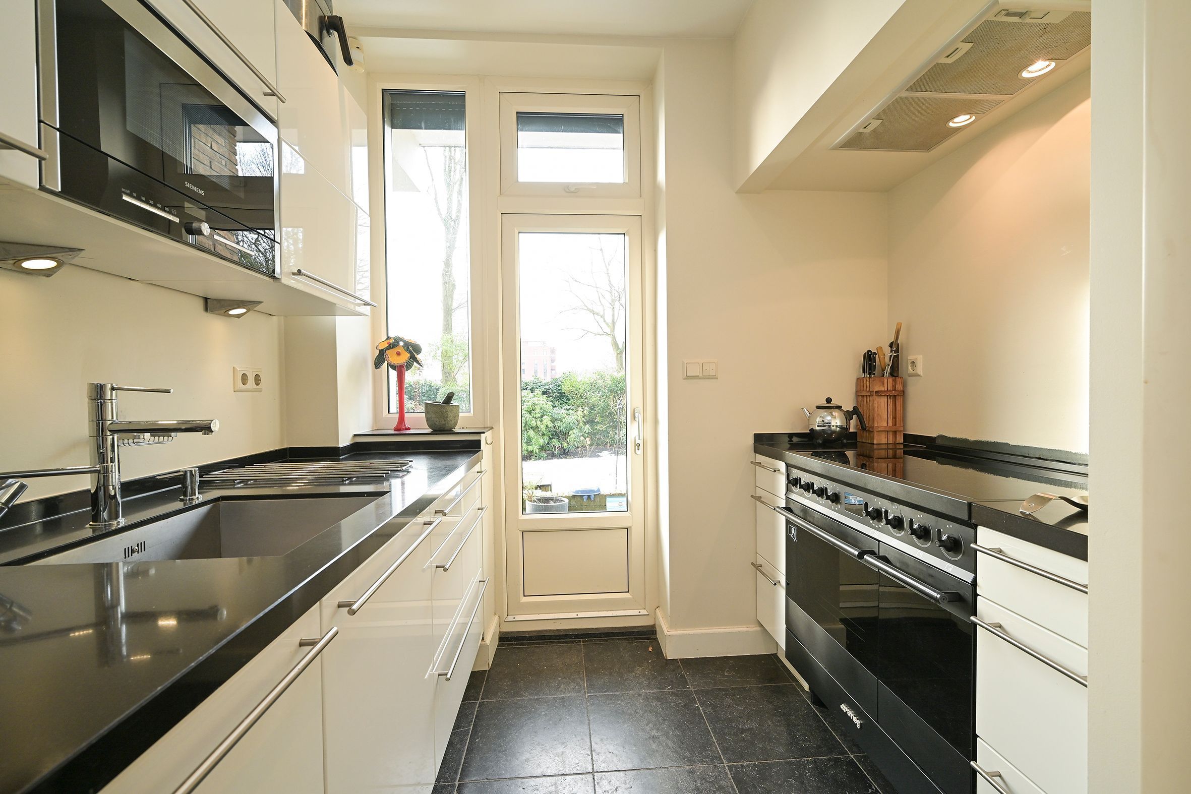 Van Alkemadelaan 646 Photo Blur 22